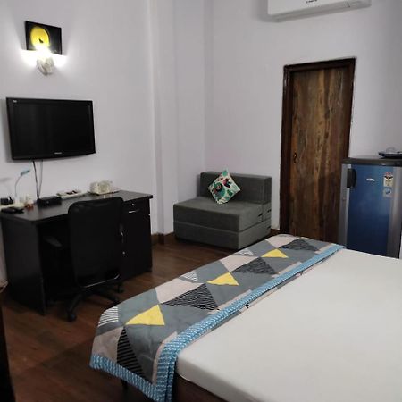 Tatvamasi Homestay New Delhi Buitenkant foto