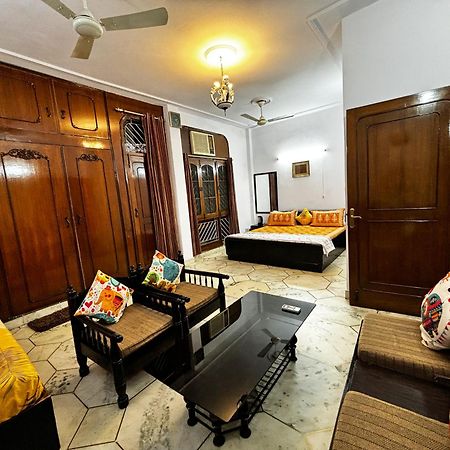 Tatvamasi Homestay New Delhi Buitenkant foto