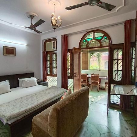 Tatvamasi Homestay New Delhi Buitenkant foto