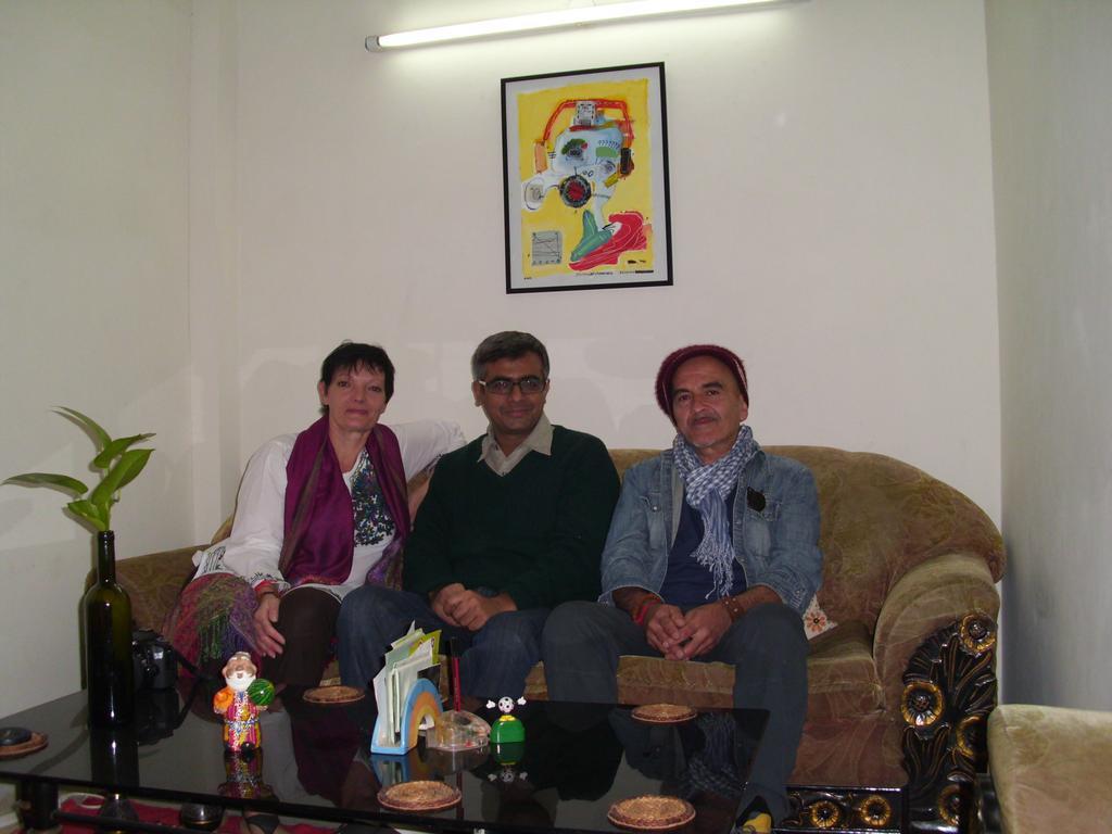 Tatvamasi Homestay New Delhi Buitenkant foto