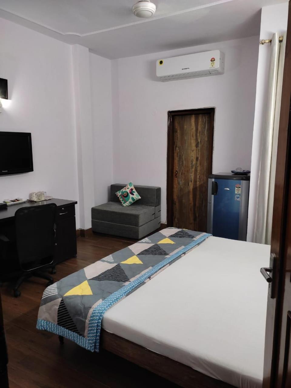 Tatvamasi Homestay New Delhi Buitenkant foto