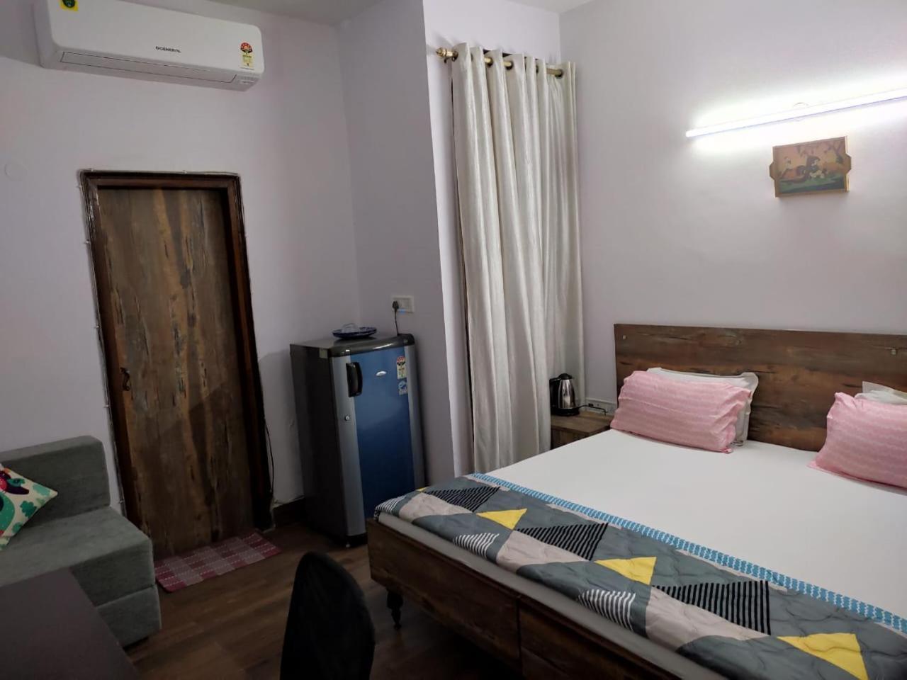 Tatvamasi Homestay New Delhi Buitenkant foto