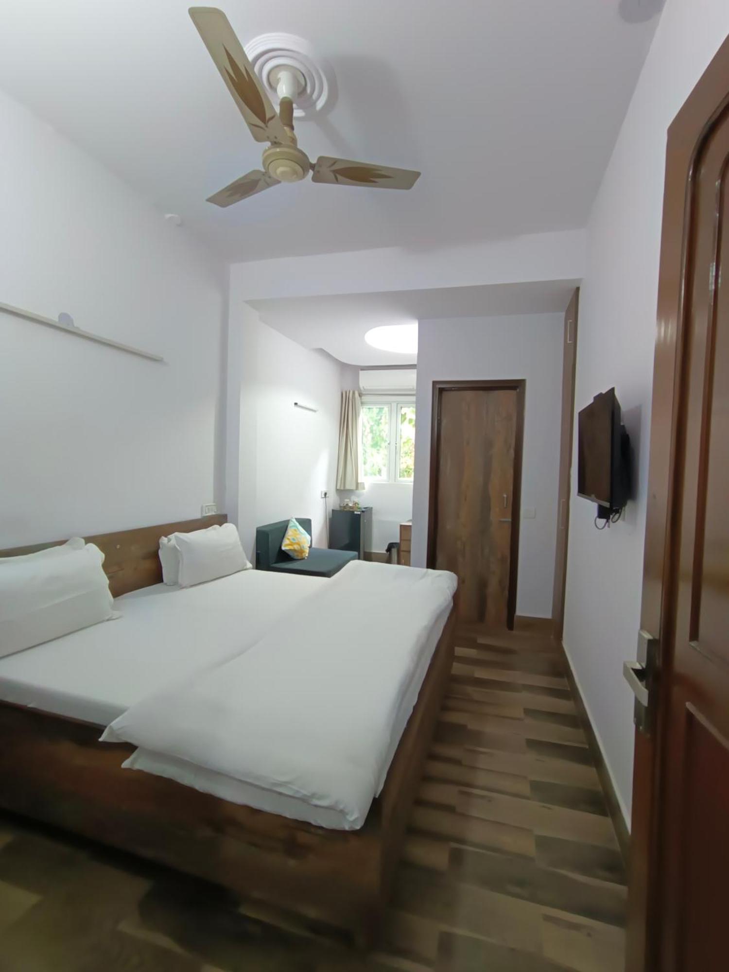 Tatvamasi Homestay New Delhi Buitenkant foto