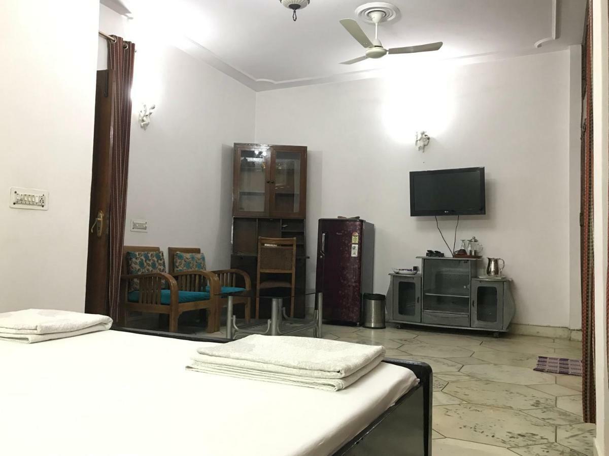 Tatvamasi Homestay New Delhi Buitenkant foto