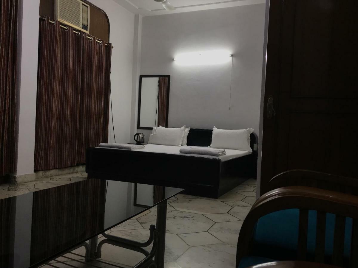 Tatvamasi Homestay New Delhi Buitenkant foto